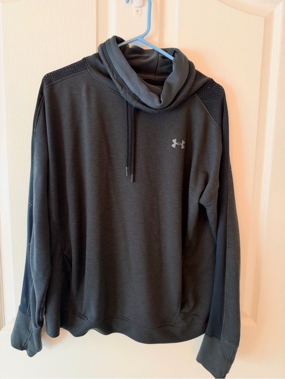 Under Armour Women’s Black Pullover Hoodie Sweater